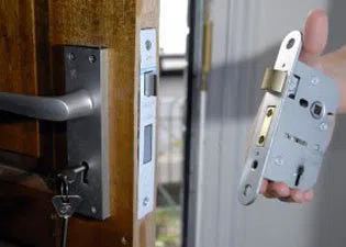 Aqua Locksmith Store Braintree, MA 781-298-3433 - 6-Locks-Replace